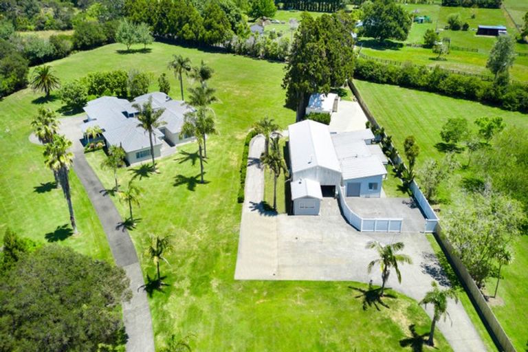 Photo of property in 154 Boord Crescent, Kumeu, 0891