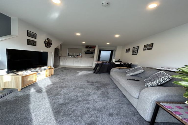 Photo of property in 8/59 Neil Avenue, Te Atatu Peninsula, Auckland, 0610