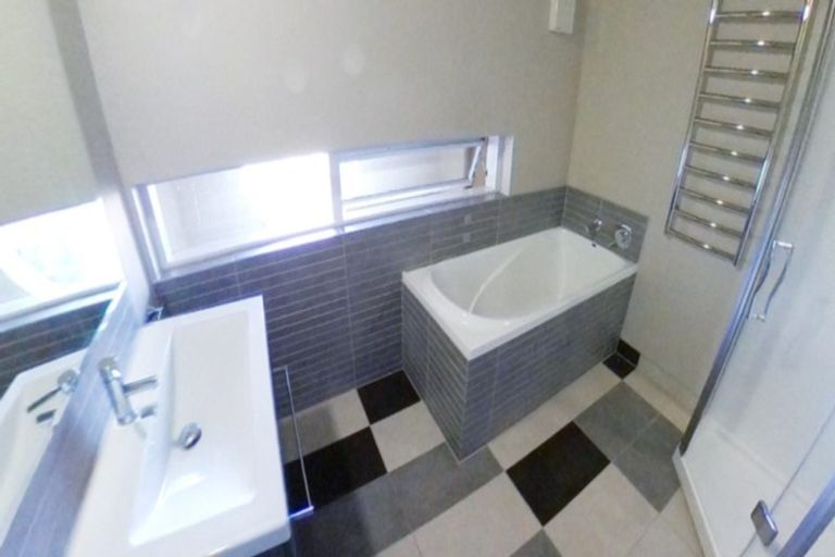 Photo of property in 51 Harbour View Road, Northland, Wellington, 6012