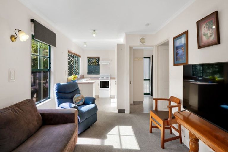 Photo of property in 70-76 Whiteley Street, Moturoa, New Plymouth, 4310