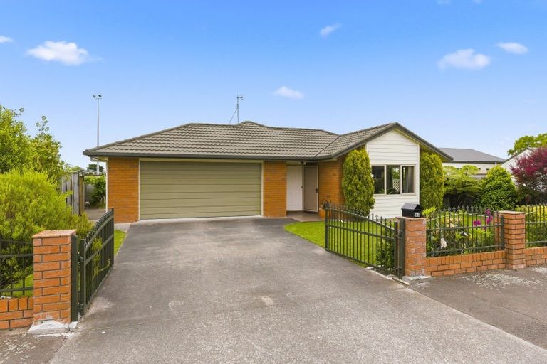Photo of property in 63 Weraroa Road, Levin, 5510