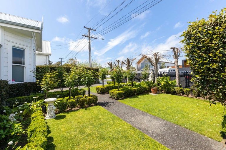 Photo of property in 122 Hine Street, New Plymouth, 4310