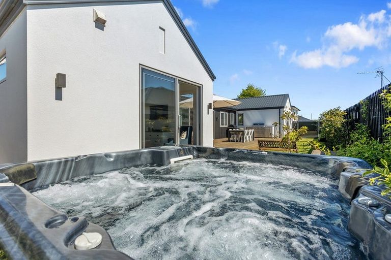 Photo of property in 2 Guyon Street, Marshland, Christchurch, 8083