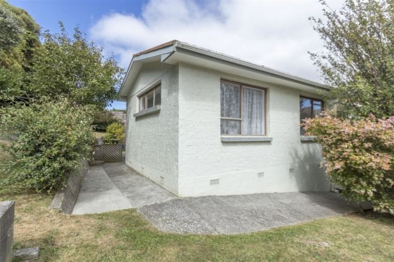 Photo of property in 96 Churton Drive, Churton Park, Wellington, 6037