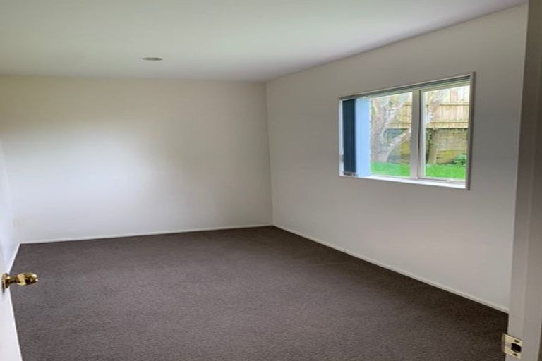 Photo of property in 5 St Thomas More Lane, Glenfield, Auckland, 0629