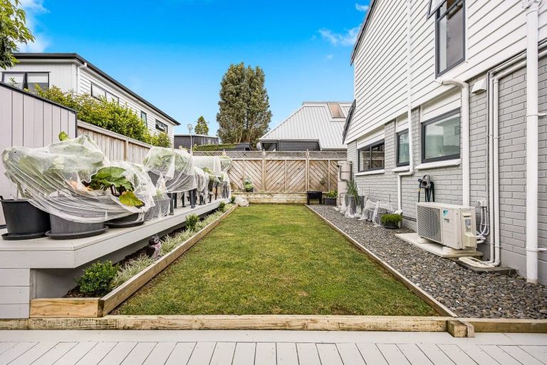 Photo of property in 2/58 Hillcrest Avenue, Hillcrest, Auckland, 0627