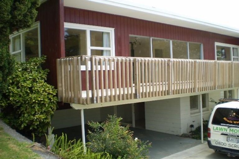 Photo of property in 1/1 Nea Place, Hillcrest, Auckland, 0627