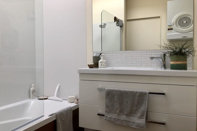Photo of property in Pirie Street Townhouses, 11/35u Pirie Street, Mount Victoria, Wellington, 6011