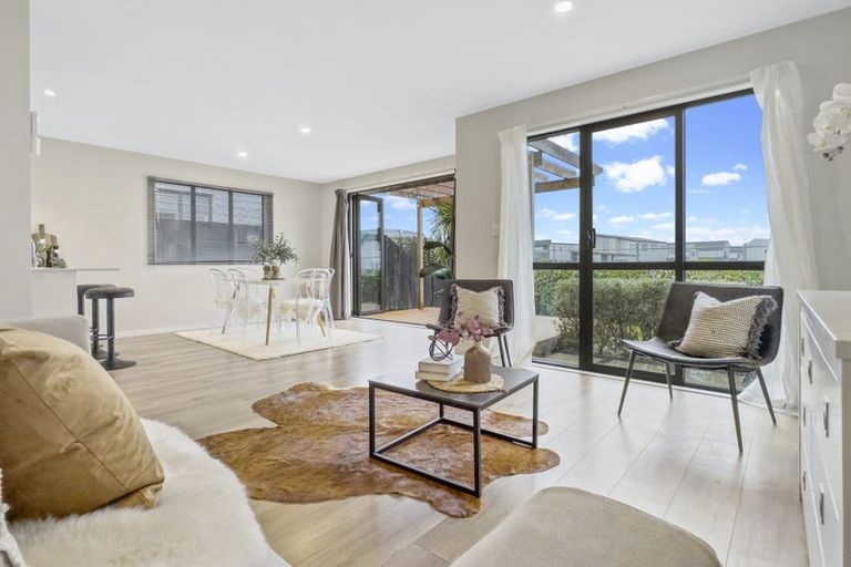 Photo of property in 3 Irving Place, Hobsonville, Auckland, 0616