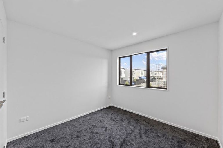 Photo of property in 27 Whiteywood Street, Westgate, Auckland, 0814