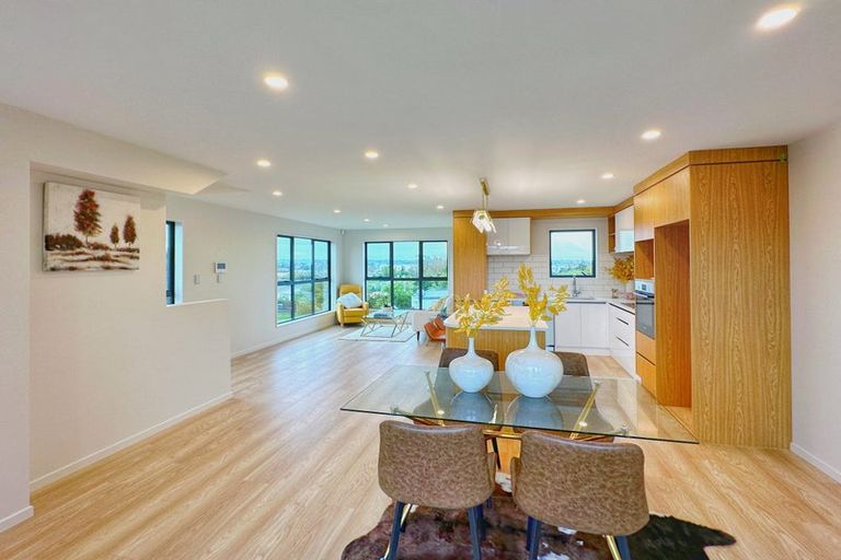 Photo of property in 10c Robert Burke Place, Henderson, Auckland, 0612