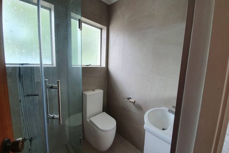 Photo of property in 36 Sunset Road, Unsworth Heights, Auckland, 0632