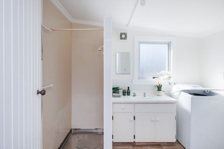 Photo of property in 33 Mcgiffert Street, Palmerston North, 4410