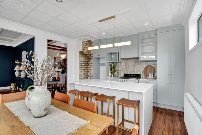 Photo of property in 10 Mangorei Road, Strandon, New Plymouth, 4312