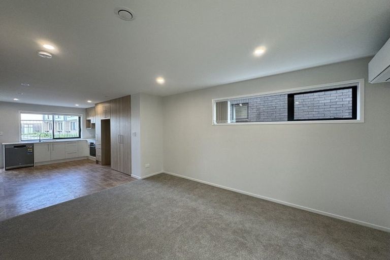 Photo of property in 2 Mikoikoi Crescent, Mangere Bridge, Auckland, 2022