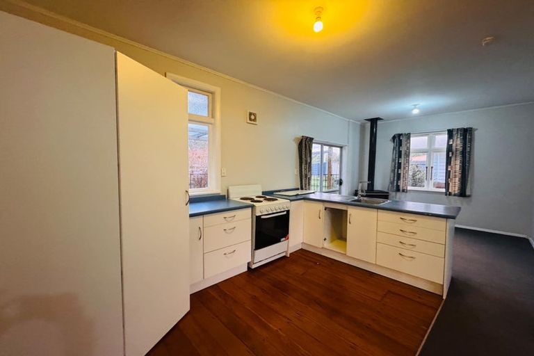 Photo of property in 32 Grey Street, Marton, 4710