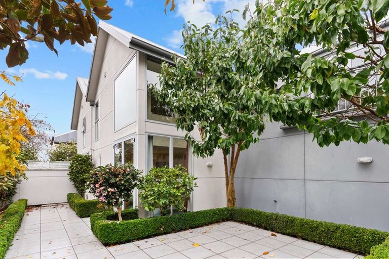 Photo of property in 4/1010 Colombo Street, St Albans, Christchurch, 8014