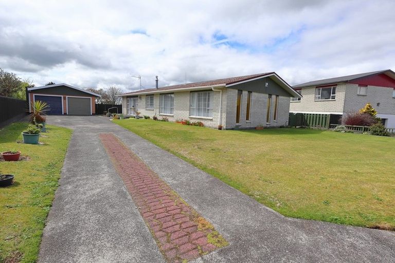 Photo of property in 16 Oberon Street, Stratford, 4332