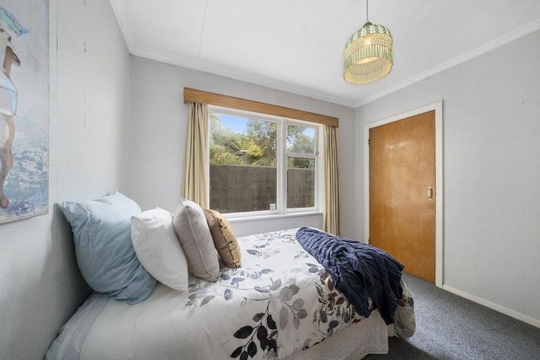 Photo of property in 81 Breaker Bay Road, Breaker Bay, Wellington, 6022