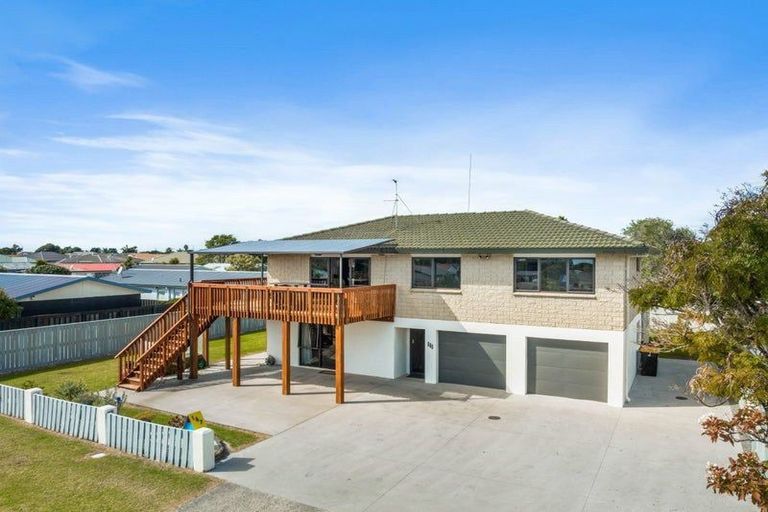 Photo of property in 3 Karepe Lane, Kumeu, 0810