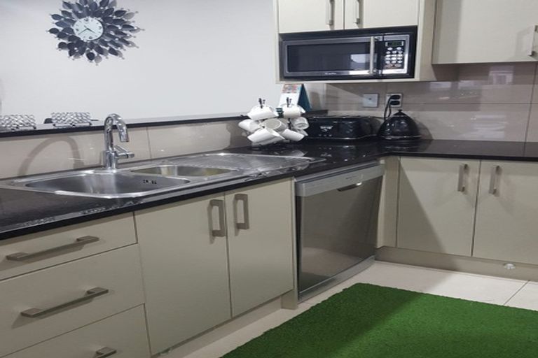 Photo of property in 143a Henderson Valley Road, Henderson, Auckland, 0612