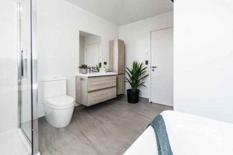 Photo of property in 40 Mount Creighton Crescent, Wanaka, 9305