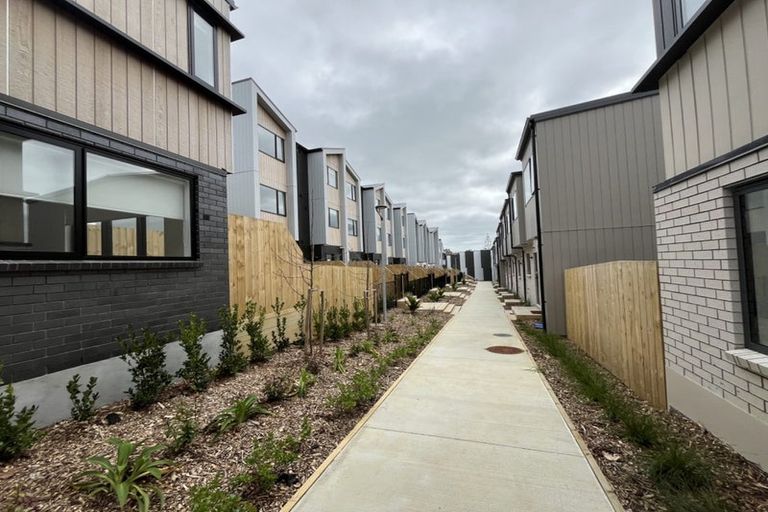 Photo of property in 5 Paetai Lane, Te Atatu Peninsula, 0610