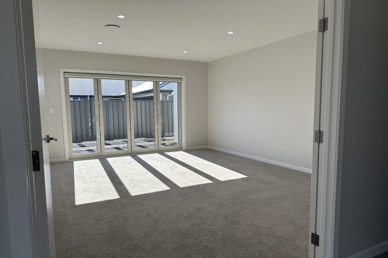 Photo of property in 10 George Yee Place, Taradale, 4112