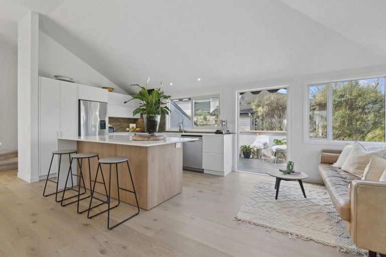 Photo of property in 2/4 Richards Avenue, Forrest Hill, Auckland, 0620