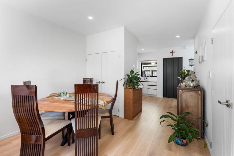 Photo of property in 8/28 Smythe Road, Henderson, Auckland, 0612