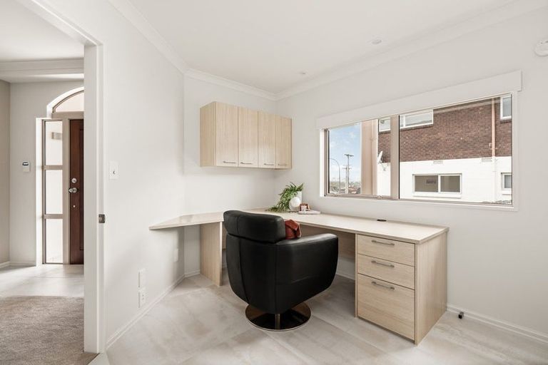 Photo of property in 3 Seaview Road, Otumoetai, Tauranga, 3110