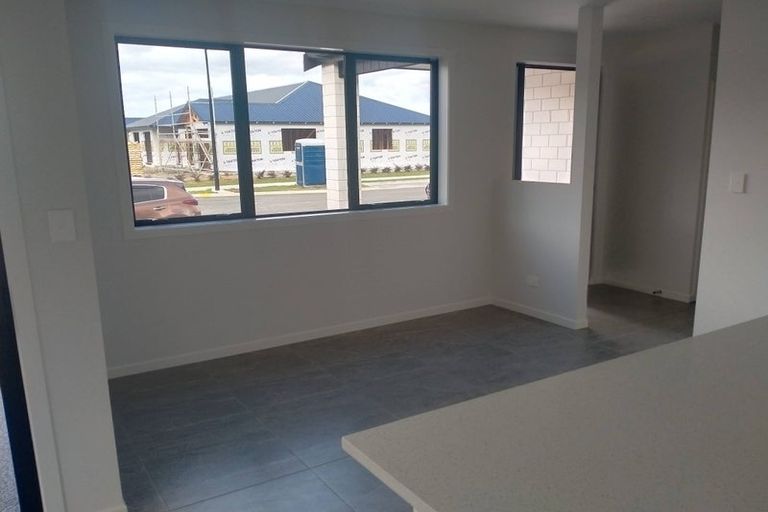 Photo of property in 21 Matuku Place, Paraparaumu Beach, Paraparaumu, 5032