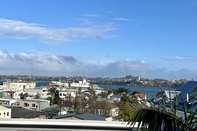 Photo of property in 2/9 Calliope Road, Devonport, Auckland, 0624