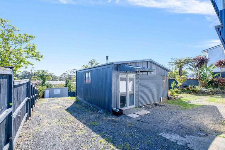 Photo of property in 4 Marie Crescent, Te Atatu South, Auckland, 0610