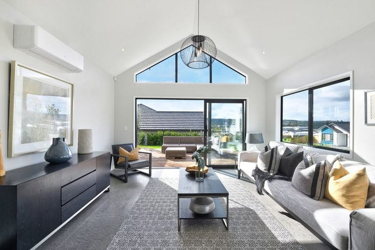 Photo of property in 38 Vinistra Road, Kumeu, 0810