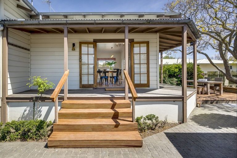 Photo of property in 3 Moeller Street, Taradale, Napier, 4112