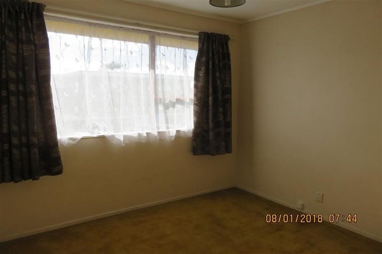 Photo of property in 4 Helleur Road, Massey, Auckland, 0614