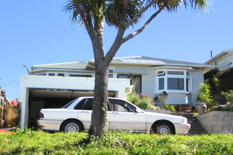 Photo of property in 42 Waru Street, Khandallah, Wellington, 6035