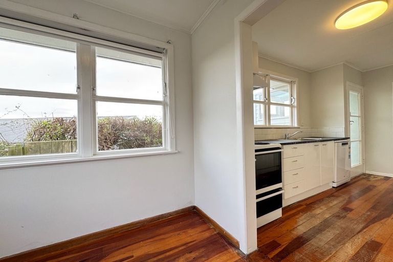 Photo of property in 16 Beazley Avenue, Paparangi, Wellington, 6037