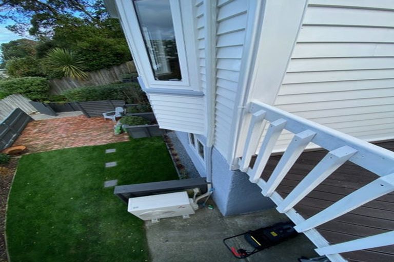 Photo of property in 112 Eden Street, Island Bay, Wellington, 6023