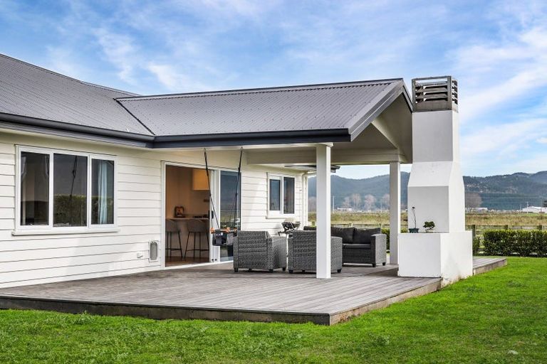 Photo of property in 17 Pohutukawa Drive, Eskdale, Napier, 4182