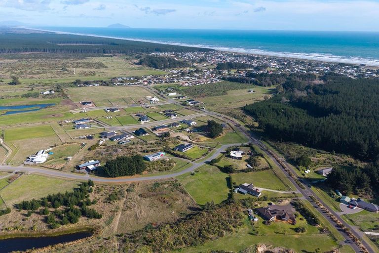 Photo of property in 66 Waitarere Rise Avenue, Waitarere, Levin, 5510