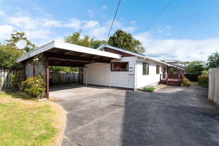 Photo of property in 64 Waimumu Road, Massey, Auckland, 0614
