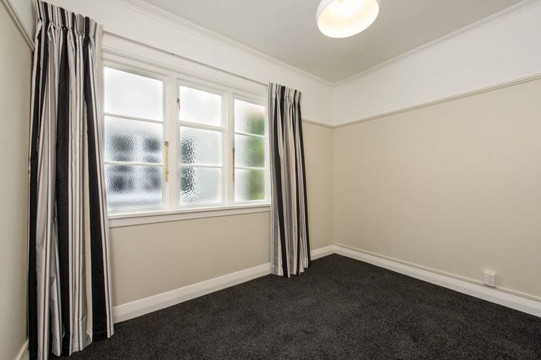 Photo of property in Ionian Flats, 123-125 Brougham Street, Mount Victoria, Wellington, 6011