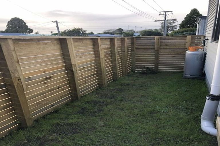 Photo of property in 8/4 Edgerton Road, Te Atatu Peninsula, Auckland, 0610