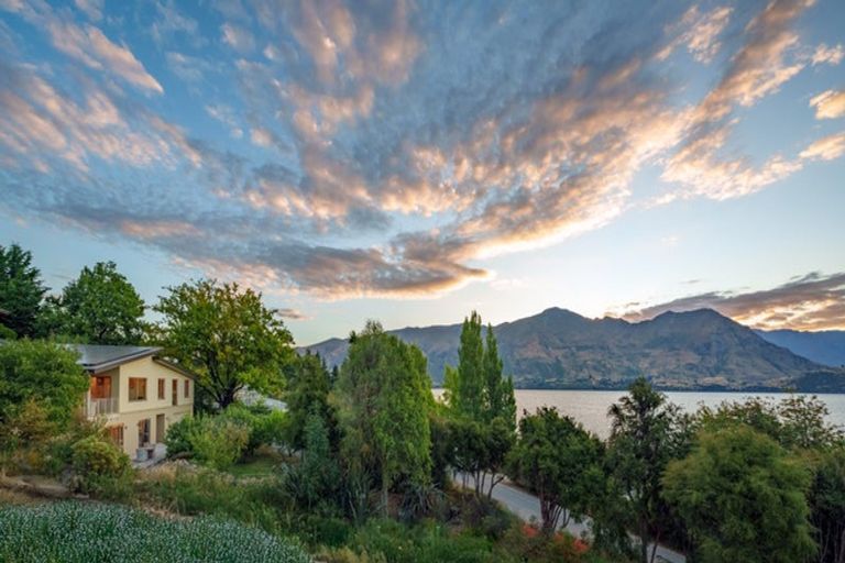 Photo of property in 337 Beacon Point Road, Wanaka, 9305