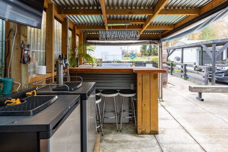 Photo of property in 1 Vogel Street, Woodville, 4920