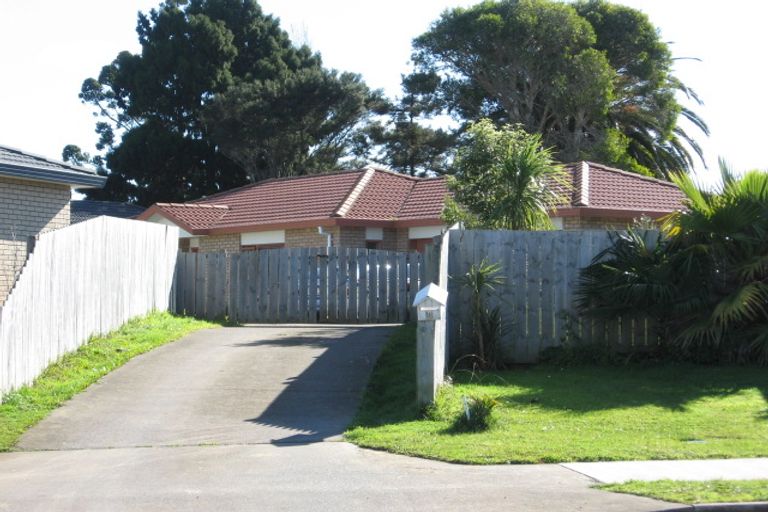 Photo of property in 16 Liddesdale Place, Papakura, 2110