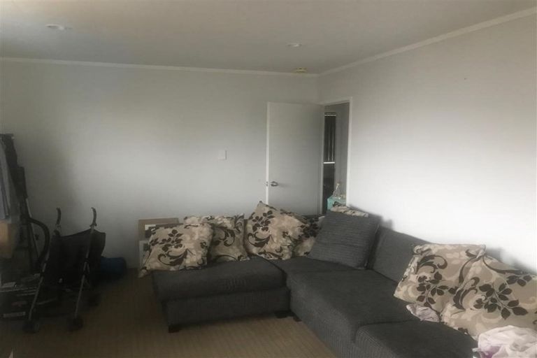 Photo of property in 98 Reynella Drive, Massey, Auckland, 0614