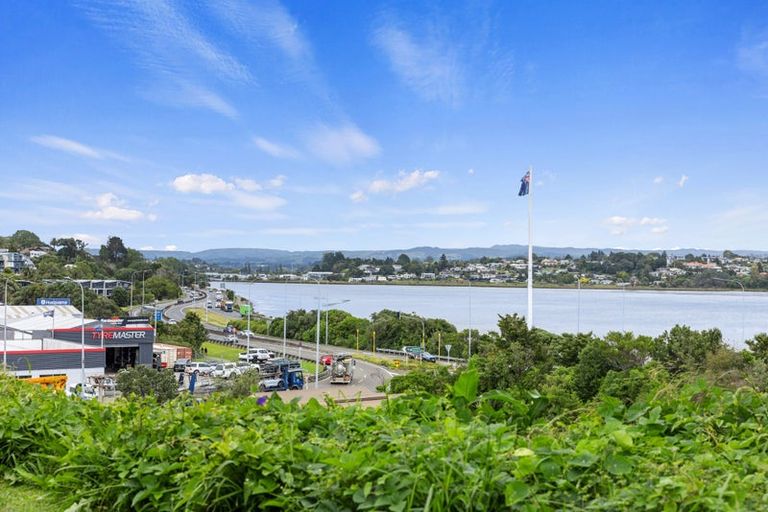 Photo of property in 2/14 Williams Street, Tauranga, 3110